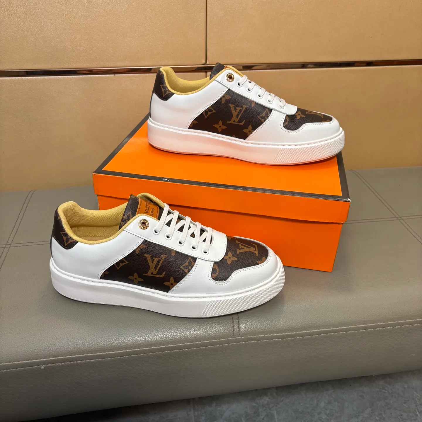 Men's shoes P400 🔆🔆👉【LV Louis Vuitton】The latest men's casual and fashionable men's shoes👟Best for all seasons💥Simple and elegant style, exclusive for trendy men, unique latest brand elements👑High-quality imported printed leather upper + cowhide, pigskin feet, fashionable and generous✅wear-resistant rubber outsole! Actual shooting🎬38-44
